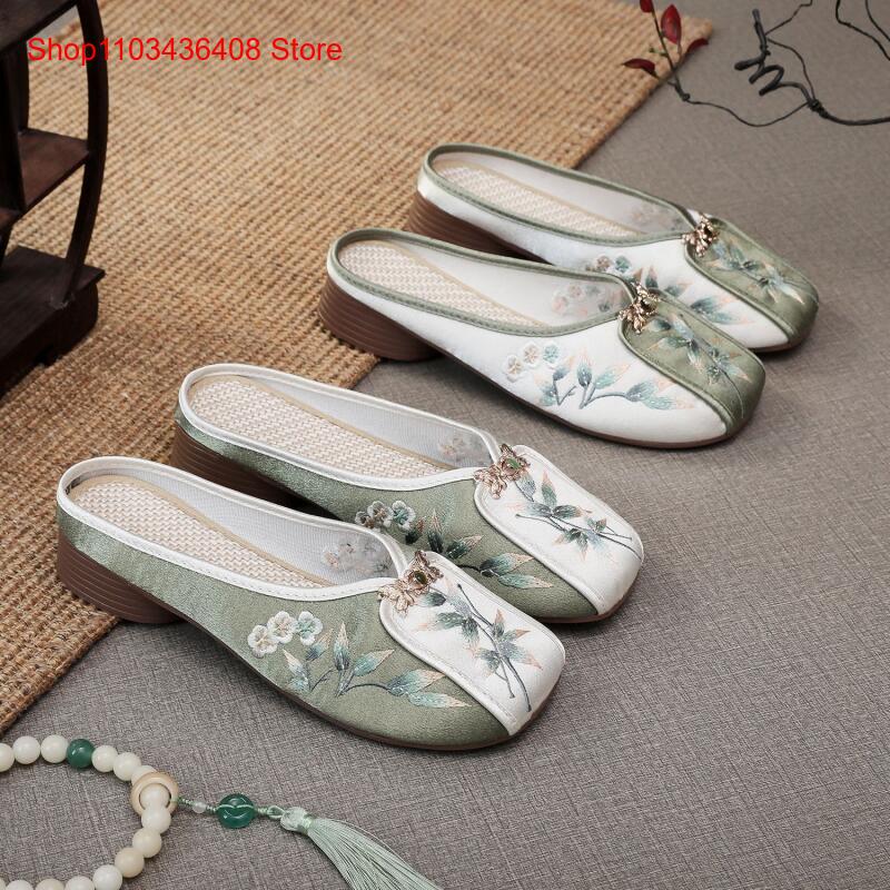 新しい刺繍入りスリッパ、女性用ホームフラット布製シューズ、ナ - Ethnic Fashion Women のレビューと価格